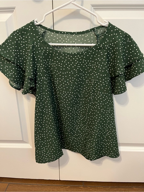 SHEIN Tops - SHEIN Women’s Green Polka Dot Flutter Sleeve Top